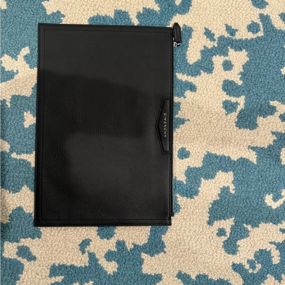 Givenchy Sugar Goatskin Large Antigona Pouch Black - Picture 3 of 8